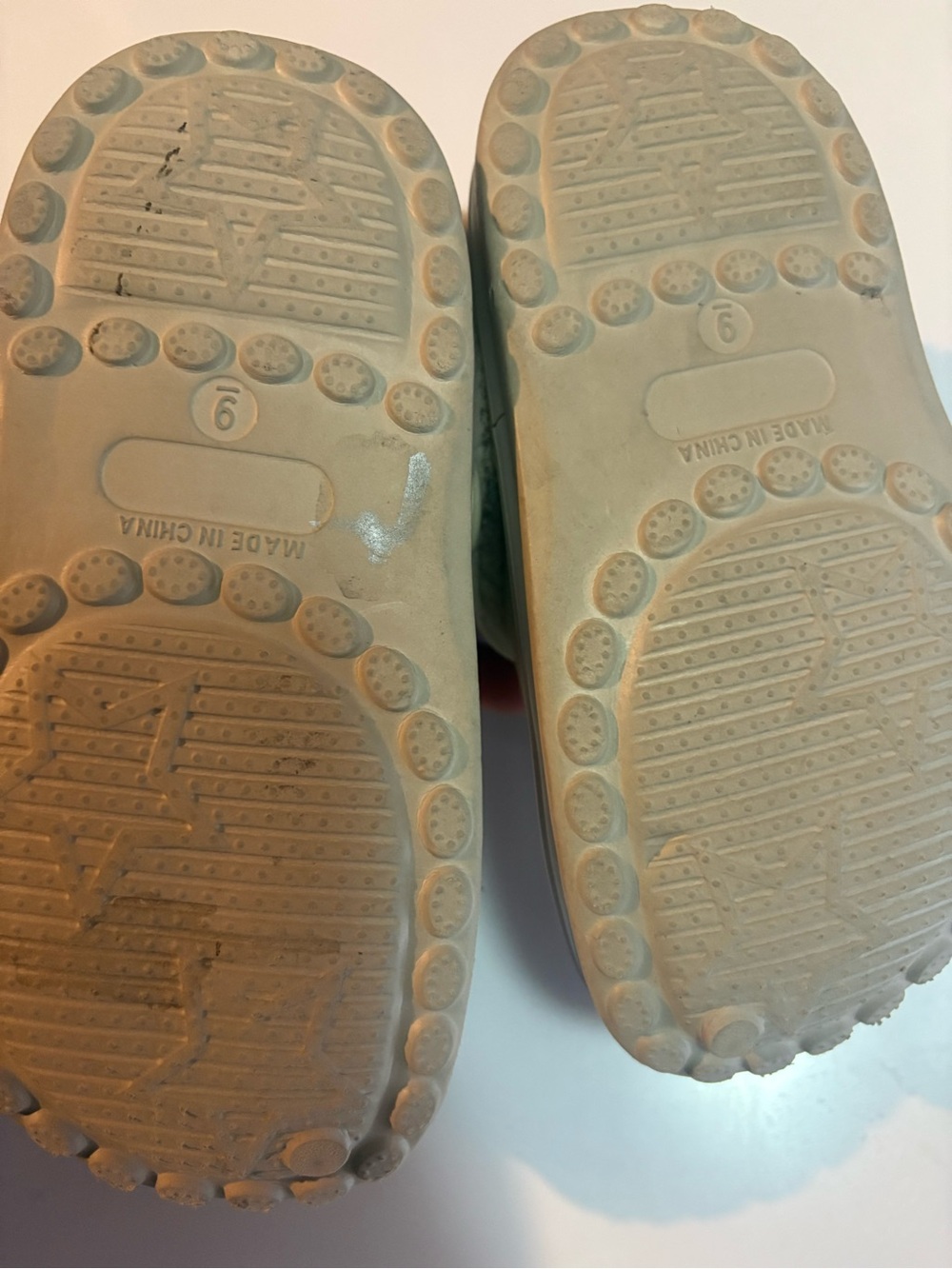 Stepping Stones Kids Clogs Fur Lined Tan Grey Star Cutouts Bear Charm Size 9C - Picture 9 of 11